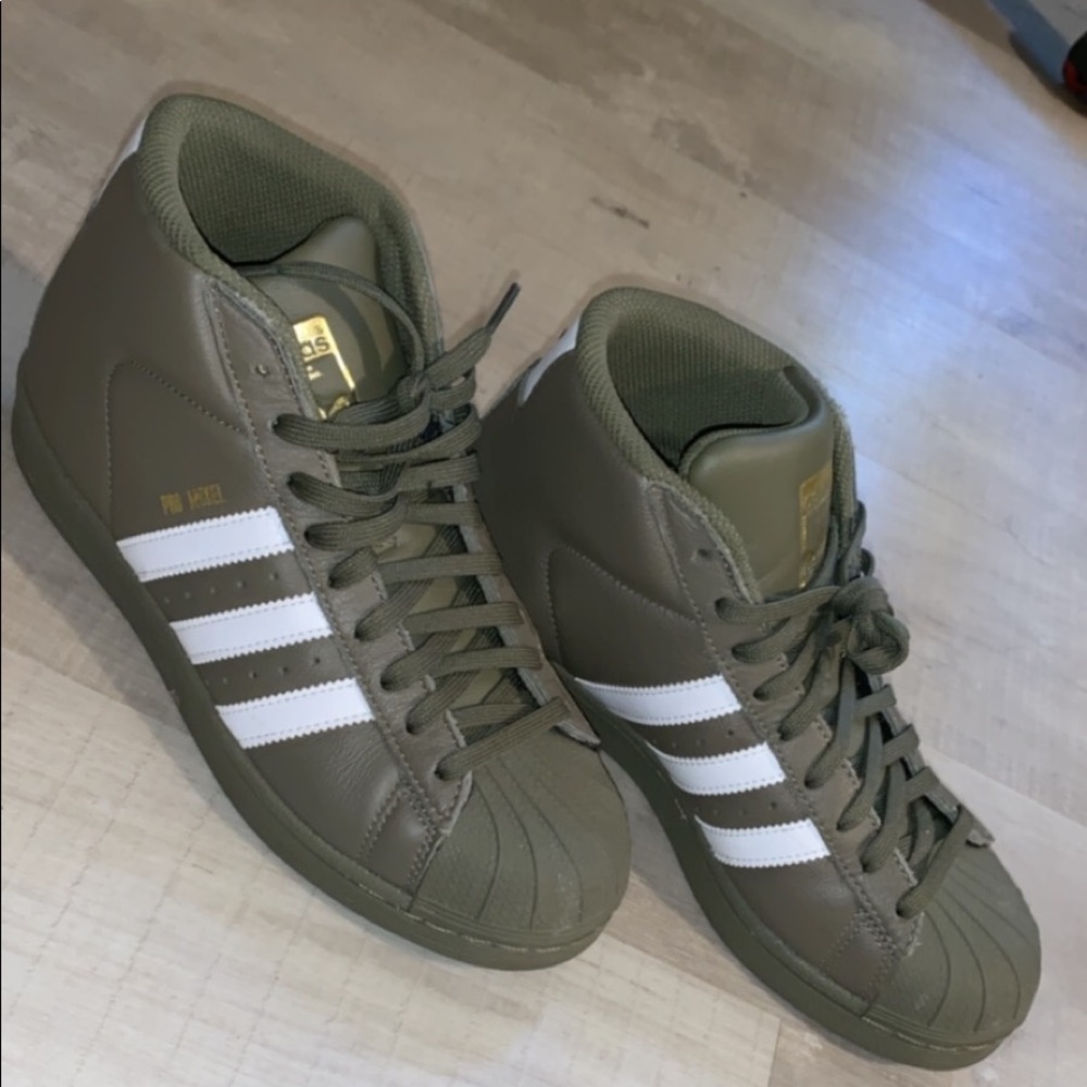 Boys size 6.5